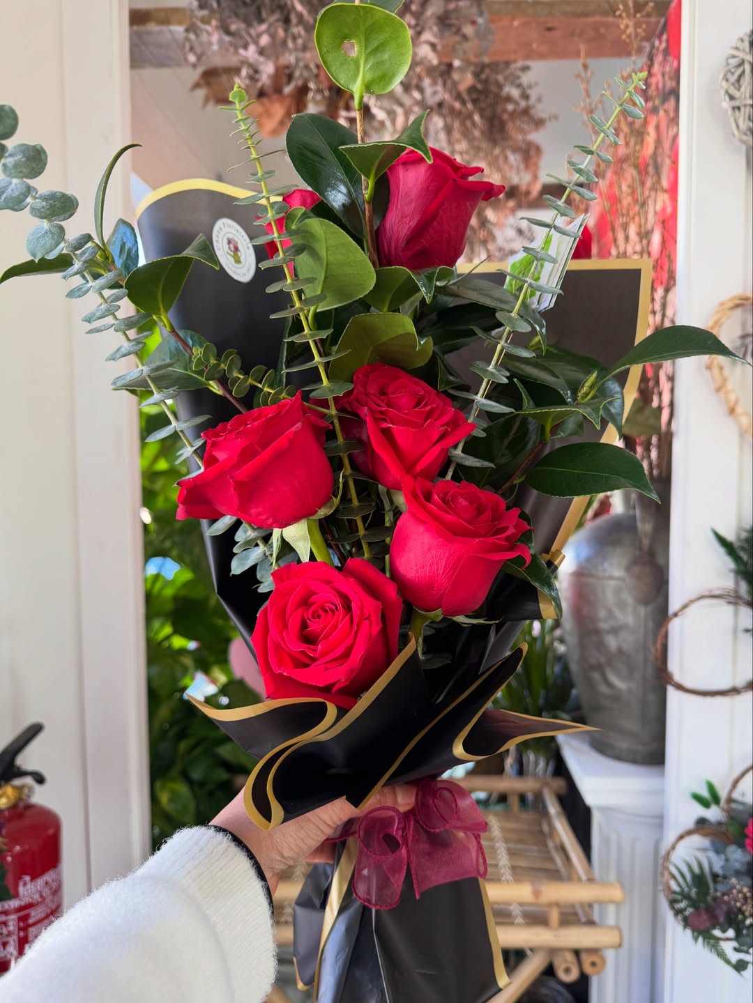 Ramo de rosas rojas preparado a mano en Leganés